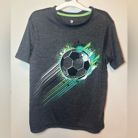 Bundle of THREE Target All in Motion boys shirts. Size M. - Picture 6 of 7